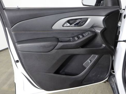 Used 2021 Chevrolet Traverse LT FWD image 19