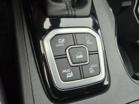 New 2026 Nissan Frontier SV w/ SV Convenience Package AWD/4WD image 24