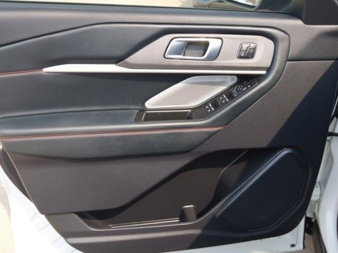 Used 2025 Ford Explorer ST AWD/4WD image 12