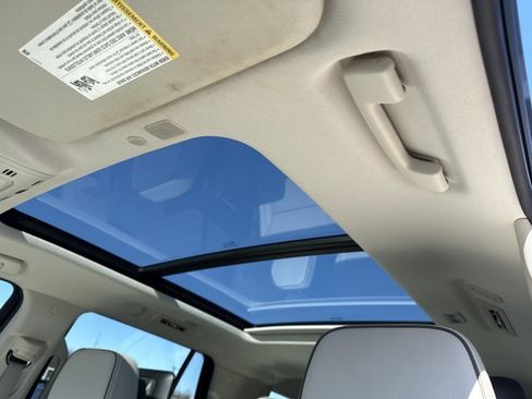 Used 2021 GMC Yukon Denali w/ Denali Premium Package image 33