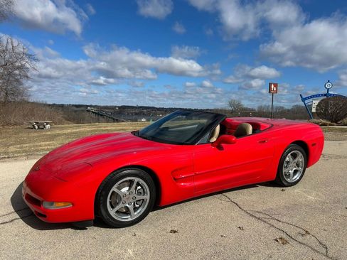 Used 2000 Chevrolet Corvette Convertible 2D w/ Memory Pkg image 1