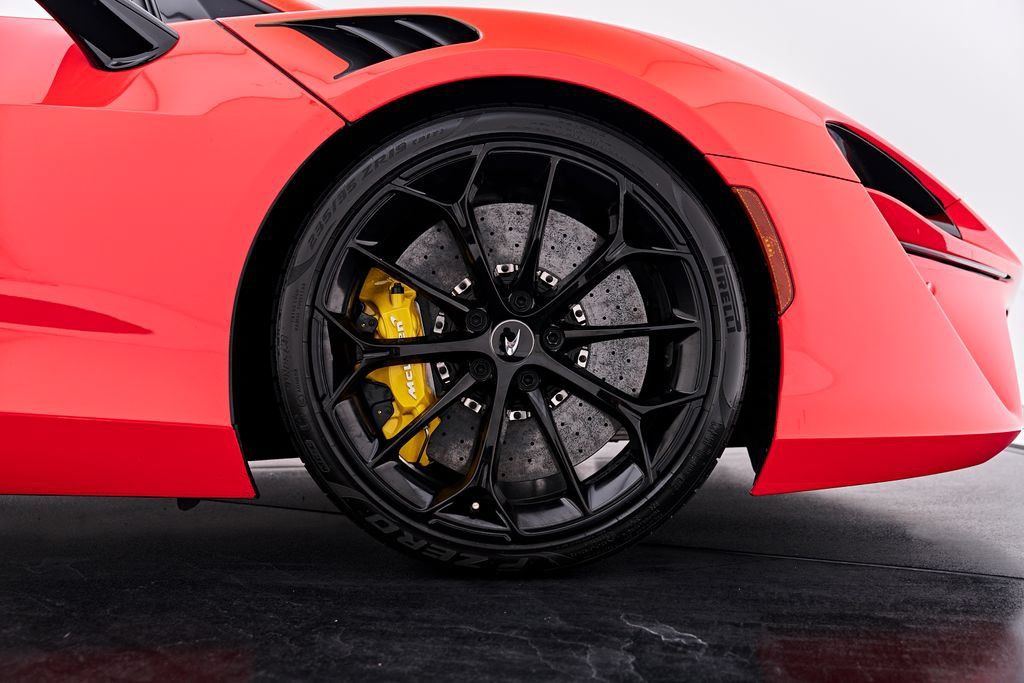 Used 2025 McLaren Artura Spider RWD image 39