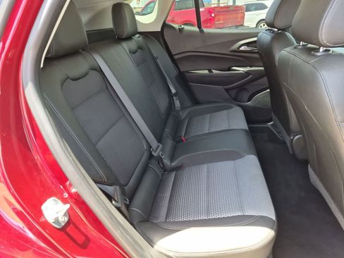 Used 2025 Chevrolet Trax LT FWD image 25