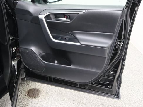 Certified 2025 Toyota RAV4 XLE FWD image 34