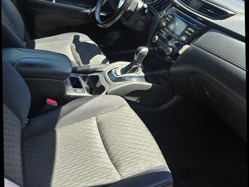 Used 2017 Nissan Rogue SV FWD image 7