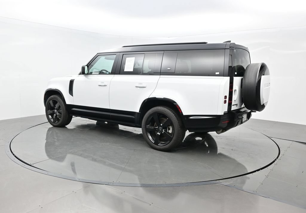 Used 2023 Land Rover Defender 130 X-Dynamic SE AWD/4WD image 4