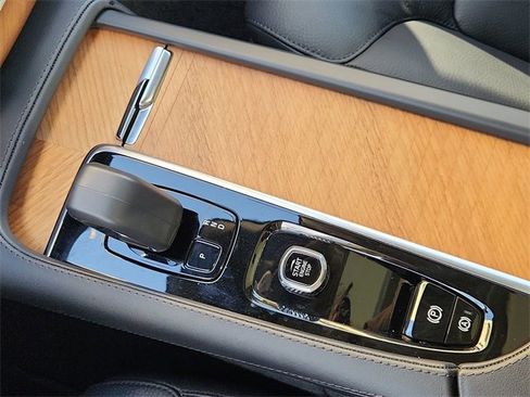 Used 2023 Volvo XC90 T8 Plus w/ Protection Package Premier image 16