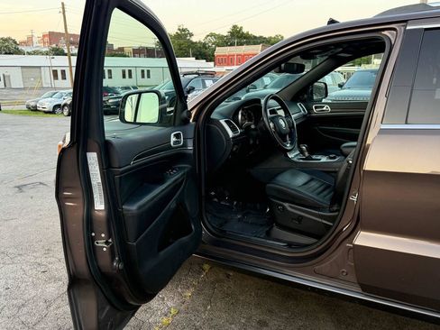 Used 2018 Jeep Grand Cherokee Limited AWD/4WD image 14