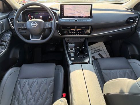 Used 2025 Nissan Rogue Platinum w/ Platinum Premium Package image 23