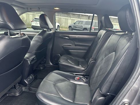 Used 2022 Toyota Highlander Platinum image 14
