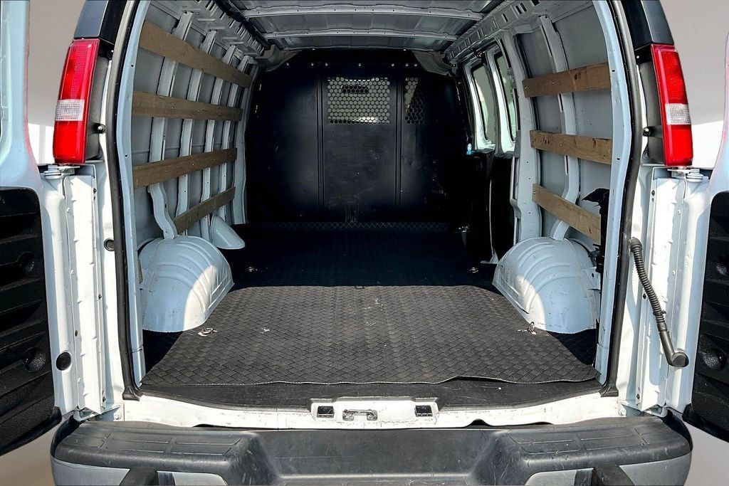 Used 2025 Chevrolet Express 2500 w/ Driver Convenience Package RWD image 7