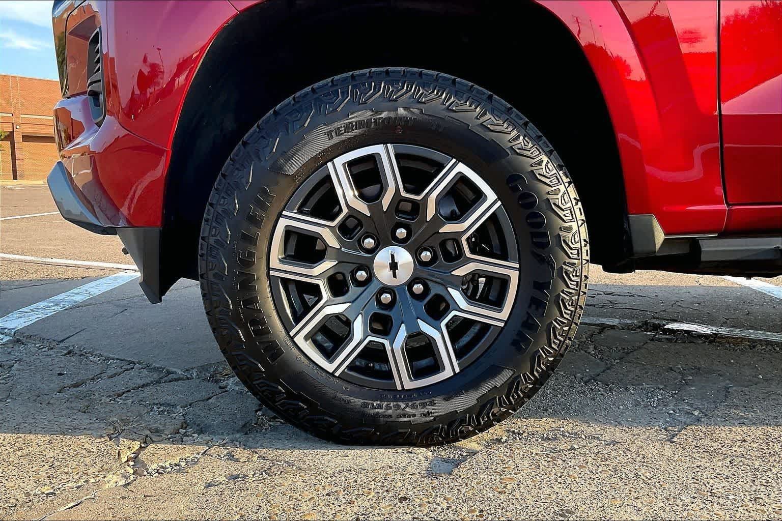 Used 2023 Chevrolet Colorado Z71 w/ Z71 Convenience Package 2 AWD/4WD image 8