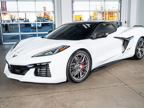 Used 2024 Chevrolet Corvette Z06 w/ LPO, Roadside Safety Package image 11