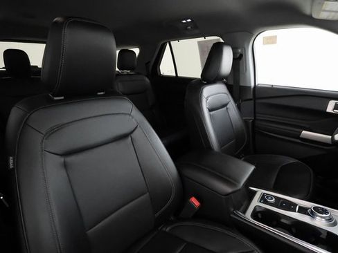 Used 2022 Ford Explorer Limited w/ Equipment Group 301A image 25