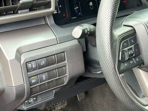 Used 2024 Toyota Tacoma SR5 AWD/4WD image 10