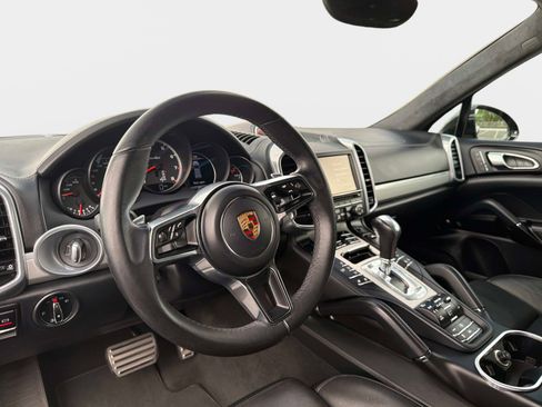 Used 2015 Porsche Cayenne Turbo AWD/4WD image 40