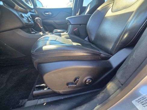 Used 2016 Jeep Cherokee Limited w/ Luxury Group AWD/4WD image 20
