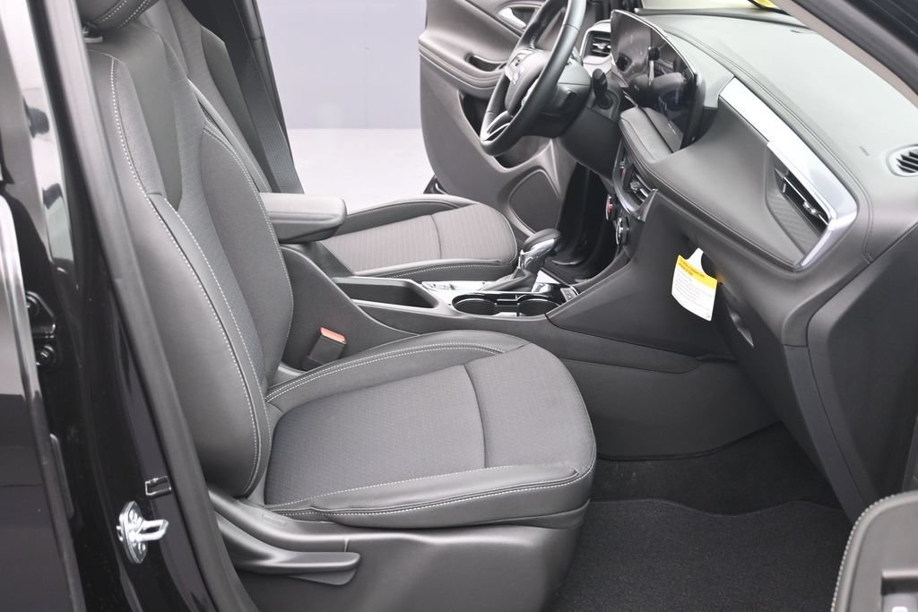 Certified 2026 Buick Encore GX Preferred AWD/4WD image 11