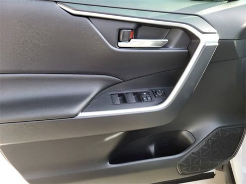 Used 2025 Toyota RAV4 XLE image 17