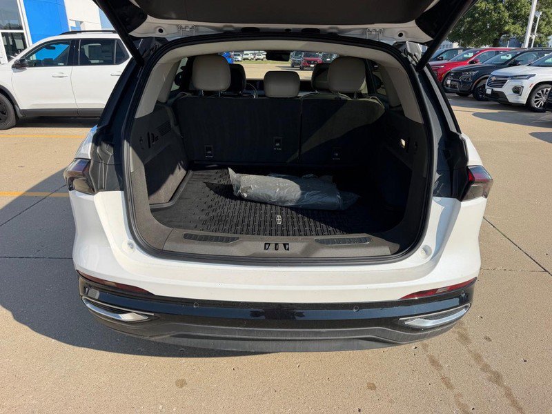 Used 2024 Lincoln Nautilus Premier AWD/4WD image 4
