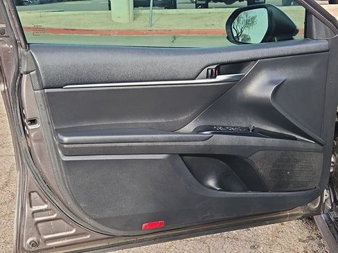 Used 2020 Toyota Camry LE FWD image 11