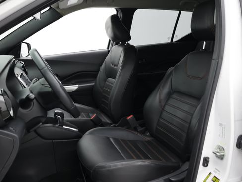 Used 2019 Nissan Kicks SR w/ SR Premium Package FWD image 19