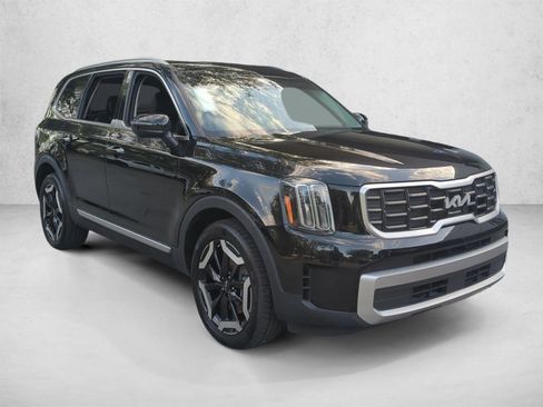 Used 2023 Kia Telluride S AWD/4WD image 3