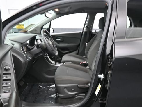 Used 2022 Chevrolet Trax LS AWD/4WD image 11