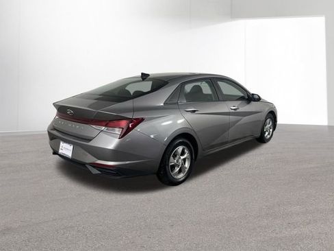 Used 2023 Hyundai Elantra SE w/ Preferred Accessory Package image 13
