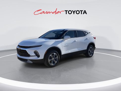 Used 2025 Chevrolet Blazer LT image 4