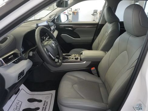 Used 2023 Toyota Highlander Limited AWD/4WD image 22