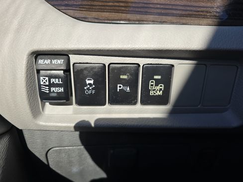 Used 2015 Toyota Sienna XLE Premium image 28