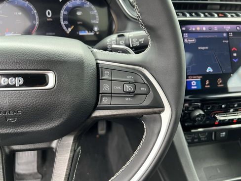 Used 2023 Jeep Grand Cherokee L Limited w/ Luxury Tech Group II image 20