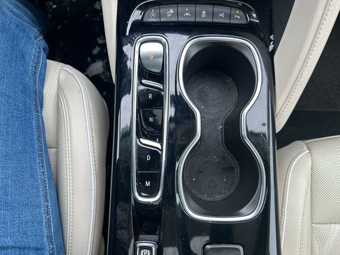 Used 2022 Buick Envision Avenir w/ Technology Package II image 32