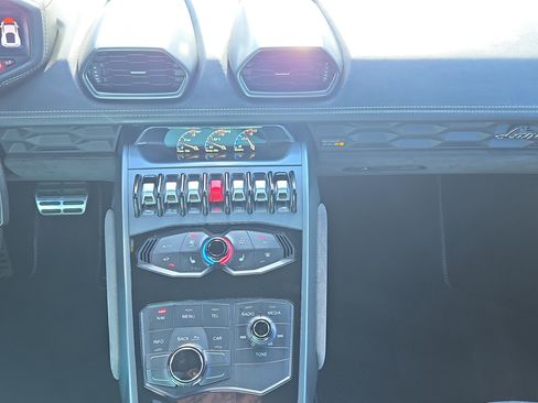 Used 2015 Lamborghini Huracan LP 610-4 image 38