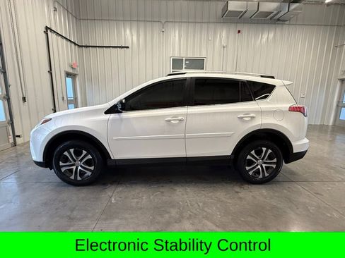 Used 2018 Toyota RAV4 LE image 7