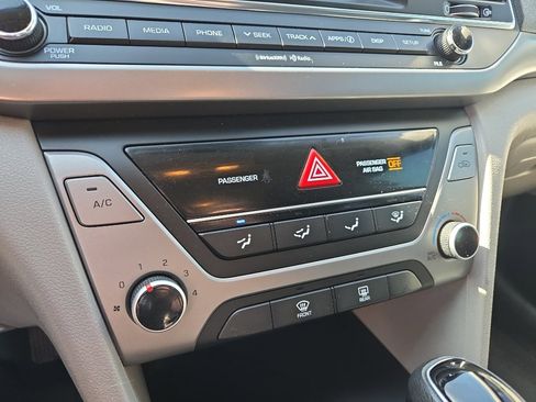 Used 2017 Hyundai Elantra SE image 22