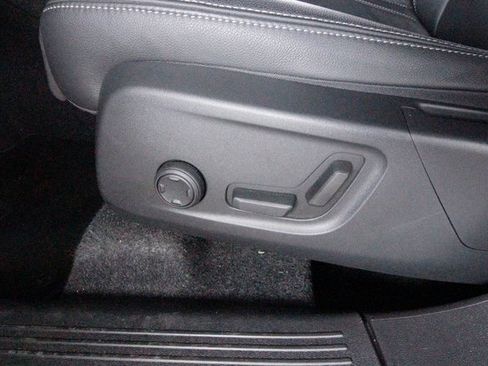 Certified 2025 Volvo XC40 B5 Plus image 13