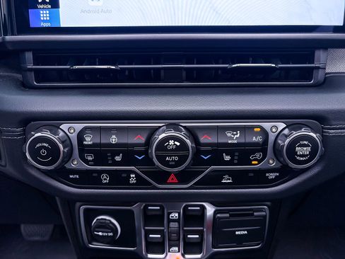 Used 2024 Jeep Wrangler Sahara w/ Technology Group image 24