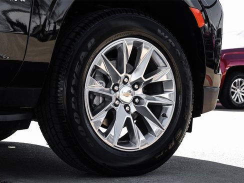 Used 2024 Chevrolet Suburban Premier image 55