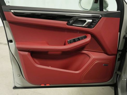 Certified 2026 Porsche Macan AWD/4WD image 25