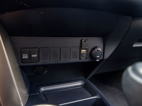 Used 2015 Toyota RAV4 XLE image 25