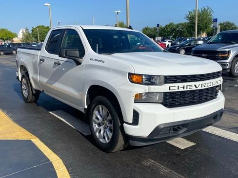 Used 2022 Chevrolet Silverado 1500 Custom image 2