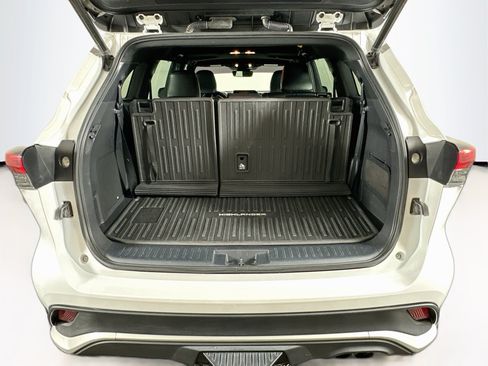 Used 2022 Toyota Highlander XSE AWD/4WD image 30
