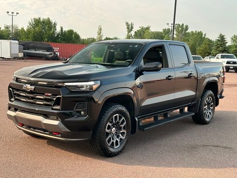Used 2023 Chevrolet Colorado Z71 w/ Z71 Convenience Package 2 AWD/4WD image 4