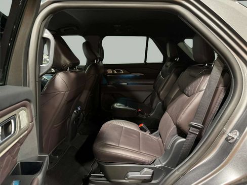 Used 2026 Ford Explorer Platinum w/ LUX Leather Package AWD/4WD image 22