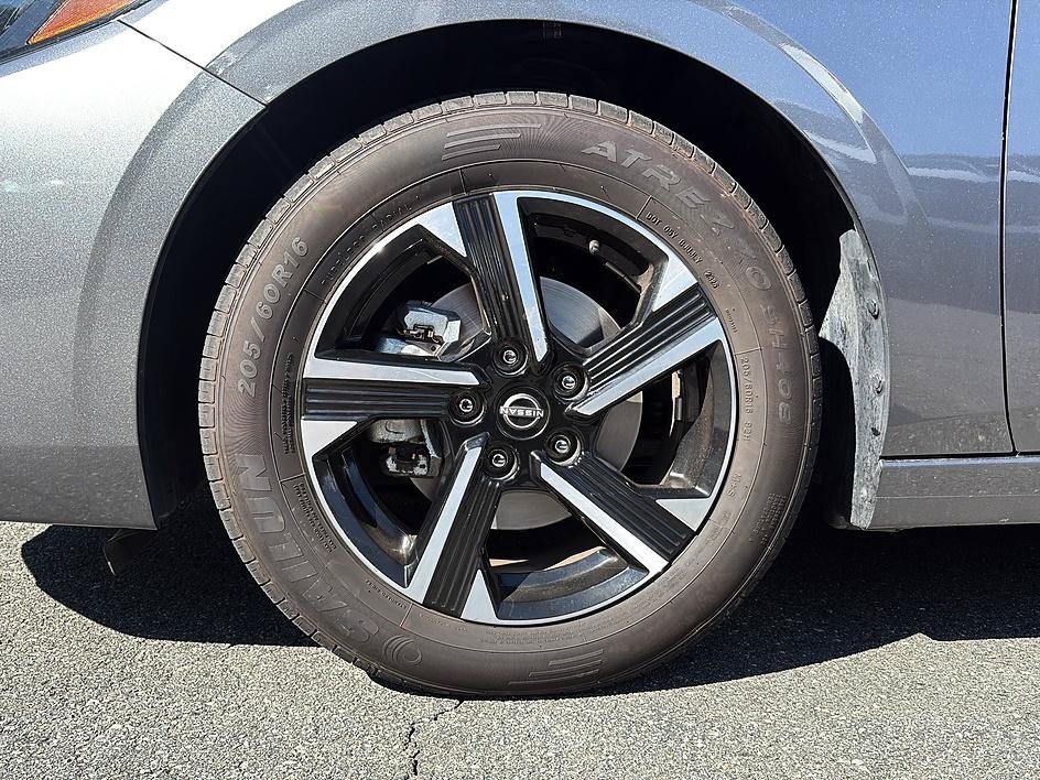 Certified 2025 Nissan Sentra SV FWD image 9
