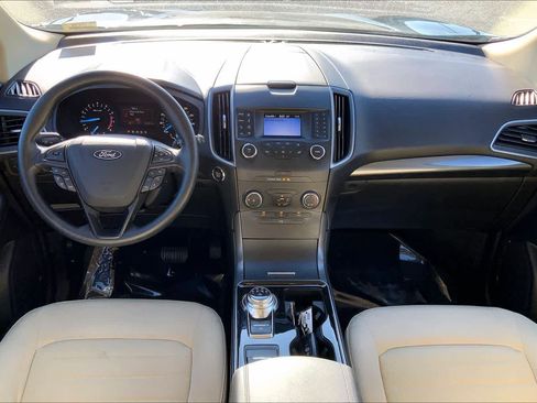 Used 2019 Ford Edge SE FWD image 15