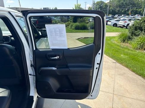 Used 2021 Toyota Tacoma Limited AWD/4WD image 32