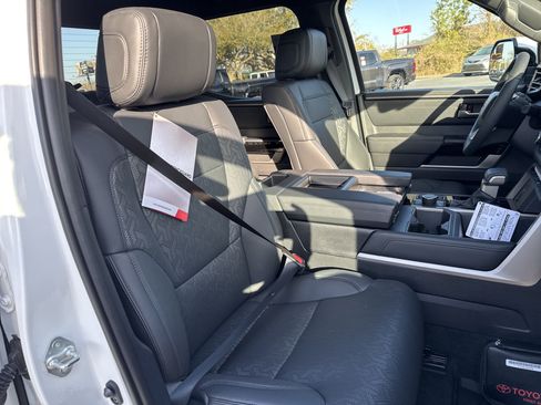 New 2025 Toyota Tundra Limited AWD/4WD image 32